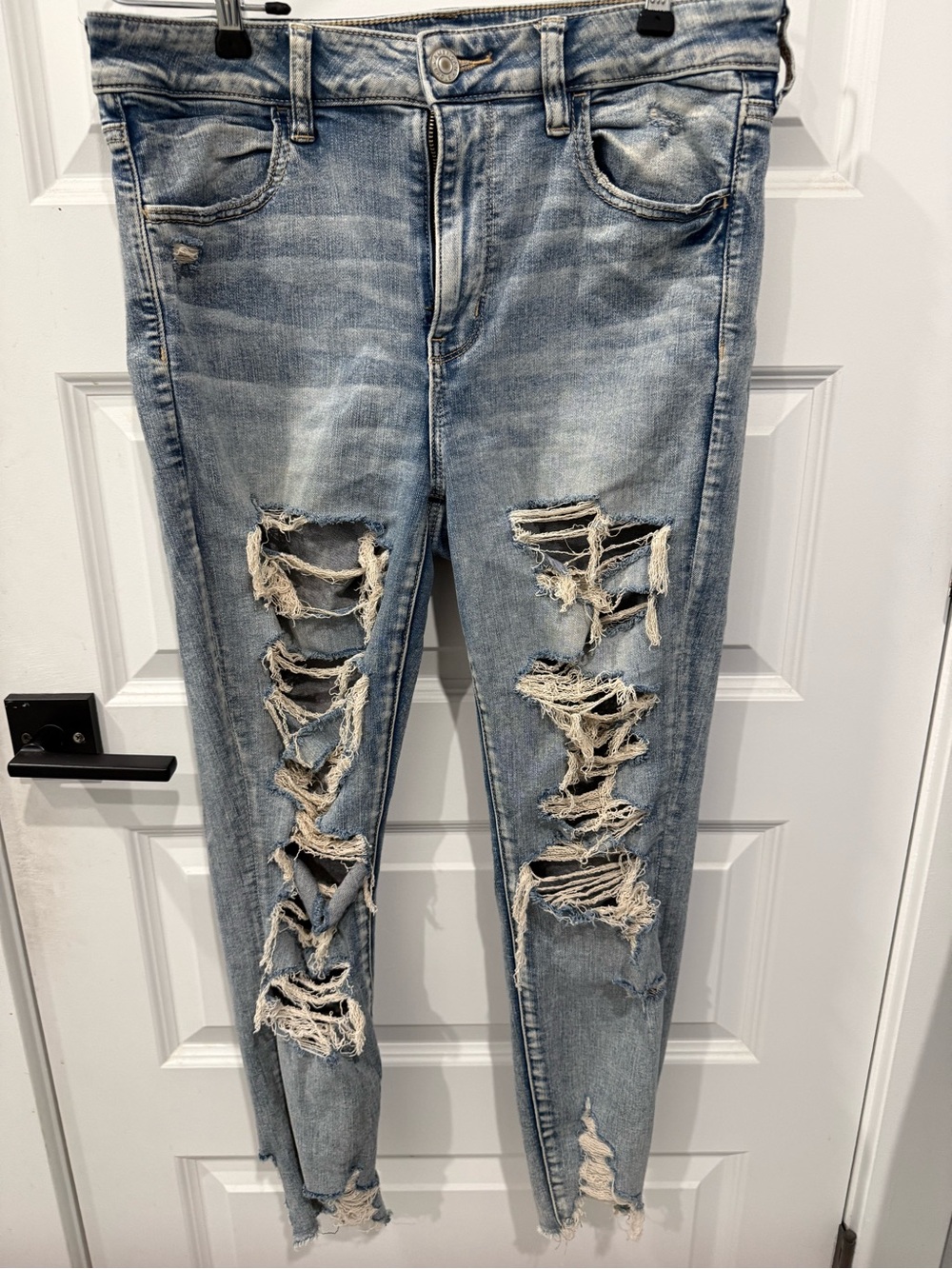 American Eagle Outfitters Light Blue Distressed Skinny Jeans